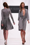 Desfile de Fur Garden — Belarus Fashion Week SS 2012 (looks: cárdigan de punto gris, sandalias de tacón negras; persona: Alina Asievskaya)
