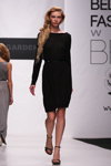 Nadya Polevechko. Desfile de Fur Garden — Belarus Fashion Week SS 2012 (looks: vestido de punto negro, sandalias de tacón negras)