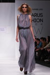 Alina Asievskaya. Modenschau von Natasha TSU RAN — Belarus Fashion Week SS 2012 (Looks: graues Abendkleid)