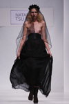 Desfile de Natasha TSU RAN — Belarus Fashion Week SS 2012 (looks: velo de novia negro, maxi falda negra, botas marrónes)