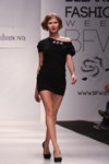 Aksana Sauko. Pokaz Tanya Arzhanova — Belarus Fashion Week SS 2012 (ubrania i obraz: półbuty czarne, sukienka mini czarna obcisła)