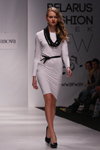 Desfile de Tanya Arzhanova — Belarus Fashion Week SS 2012 (looks: vestido blanco corto, zapatos de tacón negros, cinturón negro, )