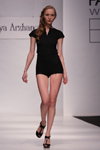 Desfile de Tanya Arzhanova — Belarus Fashion Week SS 2012 (looks: mono negro, sandalias de tacón negras)