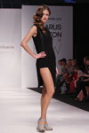 Desfile de Tanya Arzhanova — Belarus Fashion Week SS 2012 (looks: vestido negro corto)