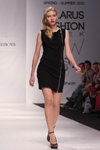 Desfile de Tanya Arzhanova — Belarus Fashion Week SS 2012 (looks: vestido negro corto, sandalias de tacón negras)