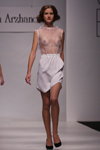 Pokaz Tanya Arzhanova — Belarus Fashion Week SS 2012 (ubrania i obraz: top biały przejrzysty, spódnica mini biała, półbuty czarne)