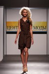 Эксклюзивный показ Белорусского Центра Моды SS2012 (наряды и образы: коричневое платье, бежевые босоножки)