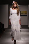 Ina Grabouskaja. Ekskluzywny pokaz Białoruskiego Centrum Mody SS2012 (ubrania i obraz: sukienka biała)