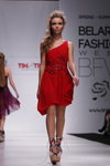 Victoria Babskaya. Belarus Fashion Week SS 2012 (looks: vestido rojo)