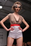 Belarus Fashion Week SS 2012 (ubrania i obraz: top w kolorze kawa z mlekiem, szorty białe)