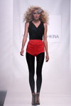 Belarus Fashion Week SS 2012 (ubrania i obraz: top czarny, szorty czerwone, rajstopy czarne)