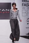 Kaciaryna Antonava. Belarus Fashion Week SS 2012 (looks: maxi falda gris)