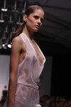 Belarus Fashion Week SS 2012 (ubrania i obraz: sukienka z dekoltem biała przejrzysta, figi białe)