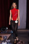 DзiKaVaTa 2011 (наряды и образы: красное боди, чёрные брюки, чёрные босоножки)