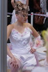 Виставка індустрії краси та здоров'я "Інтерстиль 2011" (наряди й образи: біла весільна сукня, білі колготки в сітку)