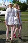 Парад блондинок 2011 в Минске (наряды и образы: белые чулки с кружевной резинкой)