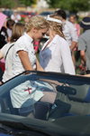 Parade of blondes 2011 (ubrania i obraz: pończochy z ażurową koronką białe, szlafrok mini biały)