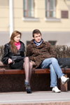 Уличная мода в Минске. Весна 2011 (наряды и образы: чёрные колготки, чёрная кожаная куртка, коричневое клетчатое пальто, голубые джинсы, белые кроссовки)