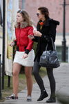 Уличная мода в Минске. Весна 2011 (наряды и образы: красная куртка, белая юбка, телесные колготки, чёрное пальто, серые легинсы, чёрная сумка)