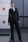 BelTeksLegProm. Spring 2012 (looks: blusa blanca, zapatos de tacón negros, traje de pantalón negro)