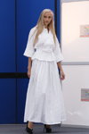 Pokaz Vitebsk STU — BelTEXlegprom. Jesień 2012 (ubrania i obraz: sukienka biała, blond (kolor włosów))