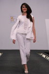Показ нових колекцій дизайнерів Білоруського центру моди. Частина 1 (наряди й образи: біла блуза, білі брюки, білий жилет)