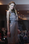 Ina Grabouskaja. Ekskluzywny pokaz Białoruskiego Centrum Mody jesień-zima 2012/2013 (ubrania i obraz: sukienka szara)