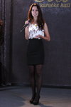 Nowy projekt ONT "Lady-X": casting (ubrania i obraz: top biały, spódnica ołówkowa czarna, rajstopy czarne, półbuty czarne)