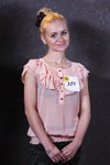 Nowy projekt ONT "Lady-X": casting (ubrania i obraz: bluzka różowa, blond (kolor włosów), kok)