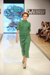 Показ LENA STARIKOVA FASHION GROUP — Дефиле на Неве SS2013 (наряды и образы: зеленый костюм, зеленые туфли)