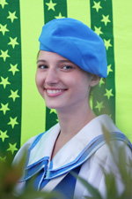 Młode bębniarki w Homlu (ubrania i obraz: beret błękitny)