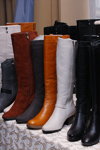 Обувь сезонов "осень-зима 2012" и "весна-лето 2013" от столичных производителей (наряды и образы: белые сапоги)