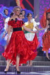 Victoria Shavel. Gala final — Miss Belarús 2012 (looks: vestido de noche rojo, zapatos de tacón negros)