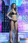Anastasiya Pogranichnaya. Vorführung der Bademoden — Miss Belarus 2012 (Looks: schwarzer Badeanzug)