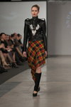 Показ Andrej Subarew — Riga Fashion Week SS13 (наряды и образы: чёрные гетры, чёрные туфли, чёрная кожаная куртка, разноцветная юбка (ткань "шотландка"))