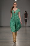 Modenschau von Anna LED — Riga Fashion Week SS13 (Looks: grünes Kleid)