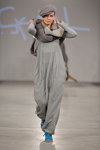 Modenschau von Skoerl — Riga Fashion Week SS13 (Looks: grauer Jumpsuit)