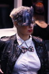 Жіночі зачіски — Роза вітрів - HAIR 2012 (наряди й образи: біла блуза, чорна шкіряна куртка)