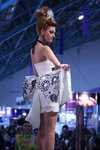 Подіумний макіяж — Роза вітрів - HAIR 2012 (наряди й образи: тілесні колготки в сітку, біла коктейльна сукня)