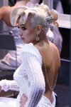 Причёски для невест — Роза Ветров - HAIR 2012 (наряды и образы: белое свадебное платье)