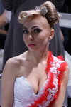 Причёски для невест — Роза Ветров - HAIR 2012 (наряды и образы: белое свадебное платье с декольте)