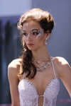 Makijaż ślubny — Róża Wiatrów - HAIR 2012 (ubrania i obraz: suknia ślubna z dekoltem biała)
