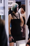 Full Fashion Look — Roza vetrov - HAIR 2012 (looks: vestido negro corto)