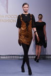 III конкурс на соискание Премии "Мода России" (наряды и образы: чёрные колготки, коричневые кожаные перчатки, коричневое леопардовое платье мини, чёрные туфли)