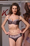 Desfile de Kleo — Salon of Lingerie 2012 (looks: sujetador de color berenjena, braga de color berenjena)