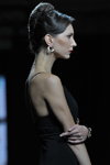 Pokaz Chopard — Art Week Style.uz 2012 (ubrania i obraz: sukienka czarna)
