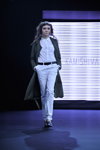 Показ Kamishima Chinami — Art Week Style.uz 2012 (наряды и образы: белая блуза, белые брюки)