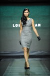 Modenschau von Loris Diran — Art Week Style.uz 2012 (Looks: graues Kleid, schwarze Handschuhe)