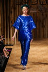 Modenschau von Lublu Kira Plastinina — Volvo-Modewoche in Moskau SS2013 (Looks: blaues Kleid)