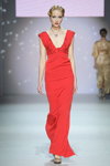 Показ Nastya and Dina Fashion Factor — Volvo-Неделя моды в Москве SS2013 (наряды и образы: красное вечернее платье с декольте)